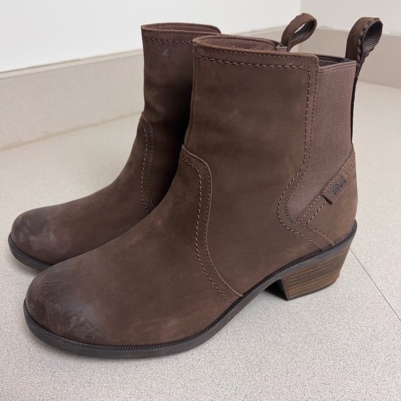 Teva Shoes - Teva Women's Anaya Chelsea Wp - Bison
boots size 8.5